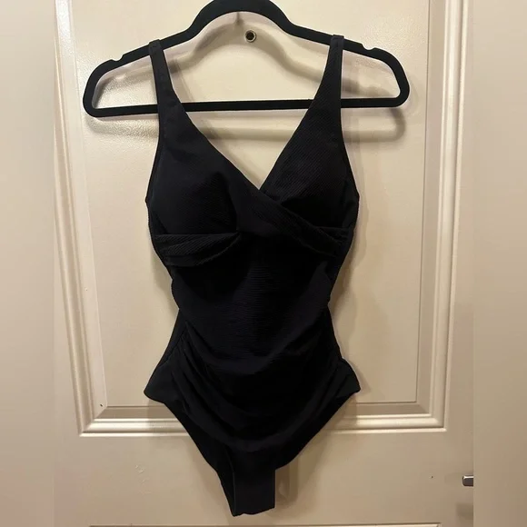 SEA LEVEL Australia Spinnaker Cross Front One Piece Tummy Control Black,size 4US - Picture 10 of 14